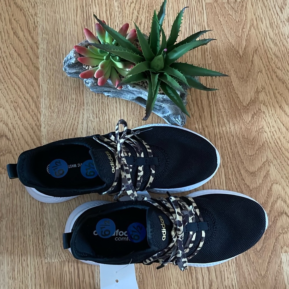 NWT Adidas sneakers
